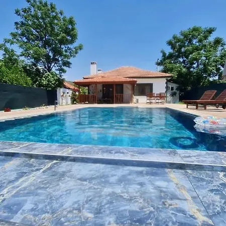Kayin Ferienhaus *
